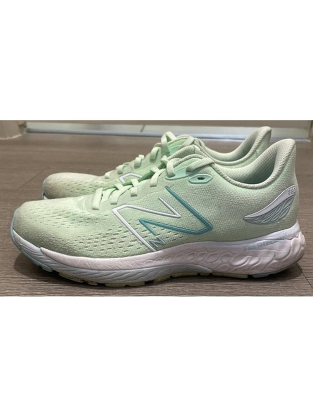 New Balance Fresh Foam X 880 V12 Womens Shoes Size 9.5 B Green Running Sneakers